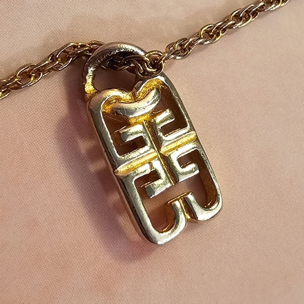 ✨️Givenchy 4G Logo Pendant Vintage Gold Tone Rope Chain Necklace✨️ - Picture 6 of 14